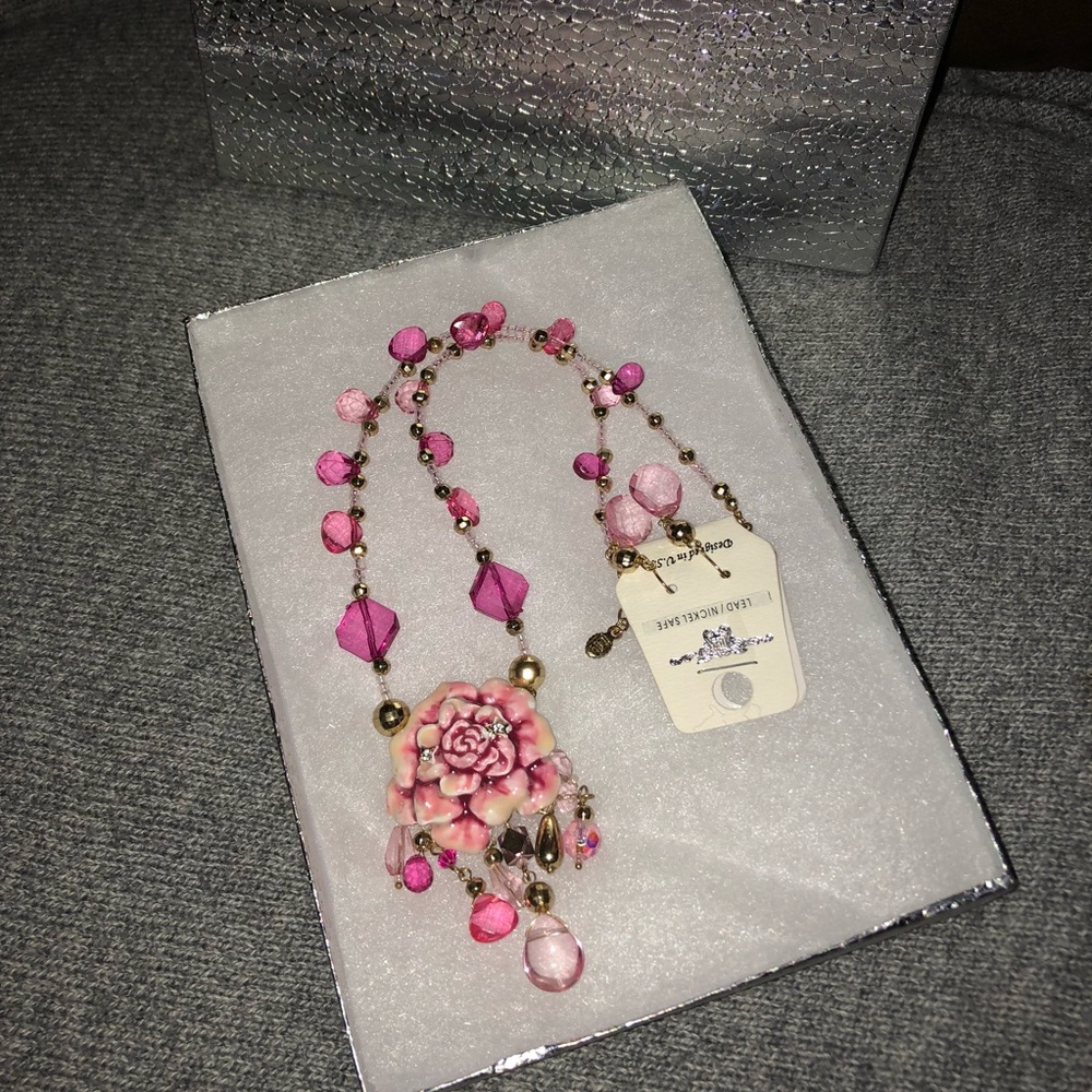 NWT gorgeous pink floral necklace and earring set